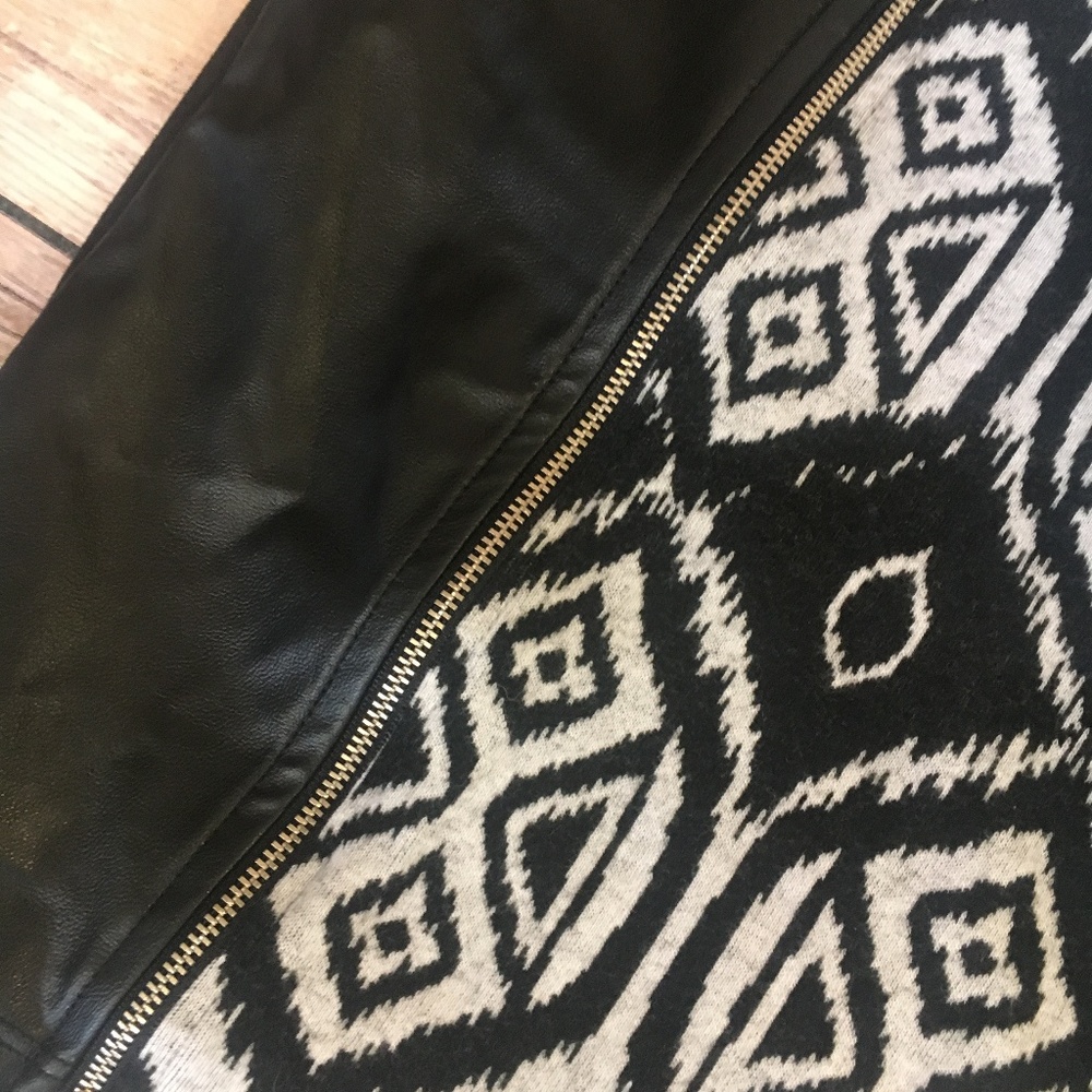Faux leather zipper diamond pattern ISLE skirt - Picture 3 of 8